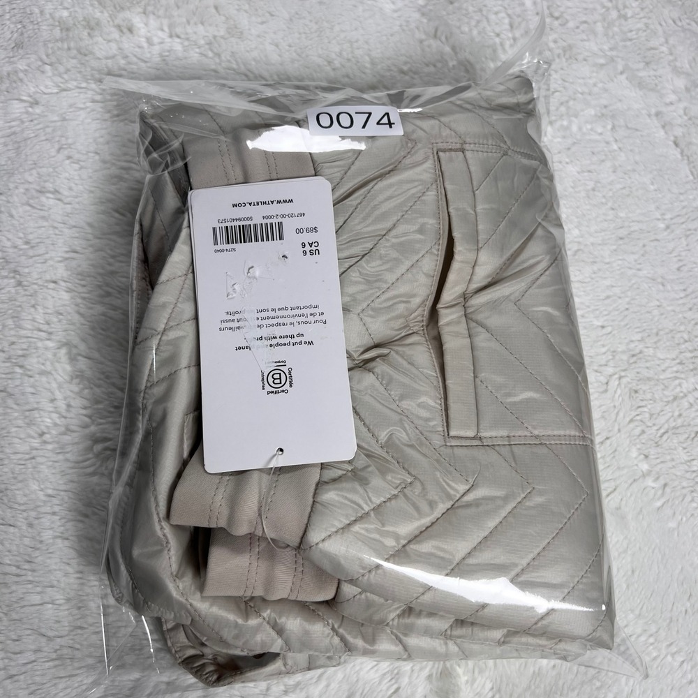 Athleta Aprs Ski Quilted Chevron Shorts Beige Women's Size 6 Pockets Drawstring - Picture 11 of 11